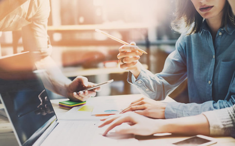 互聯(lián)網(wǎng)獵頭分享：視覺設(shè)計(jì)師是做什么的？-十大獵頭公司【高邦獵】